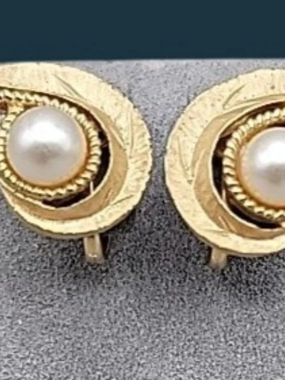 VTG Crown Trifari Faux Pearl Rhinestone Gold-Tone Clip-On Leaf Earrings 1960s